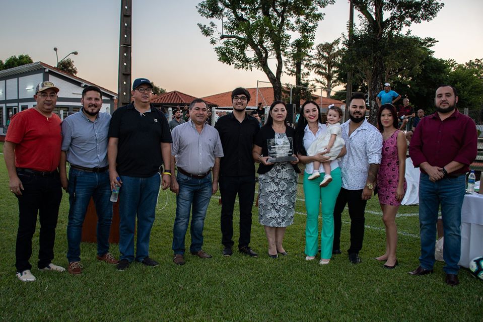 Familiares de don Gilberto Colmán Urunaga y directivos del STEIBI